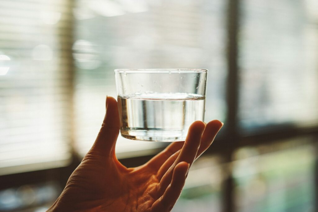 コップの水のイメージ
